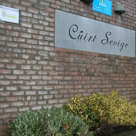 Apartment Cuirt Seoige, City